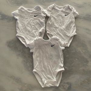 NIKE Baby Swoosh All White Bodysuit Bundle